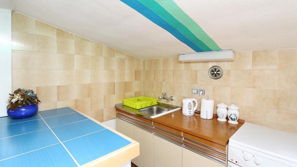 Apartments Nina Beach Макарска Екстериор снимка