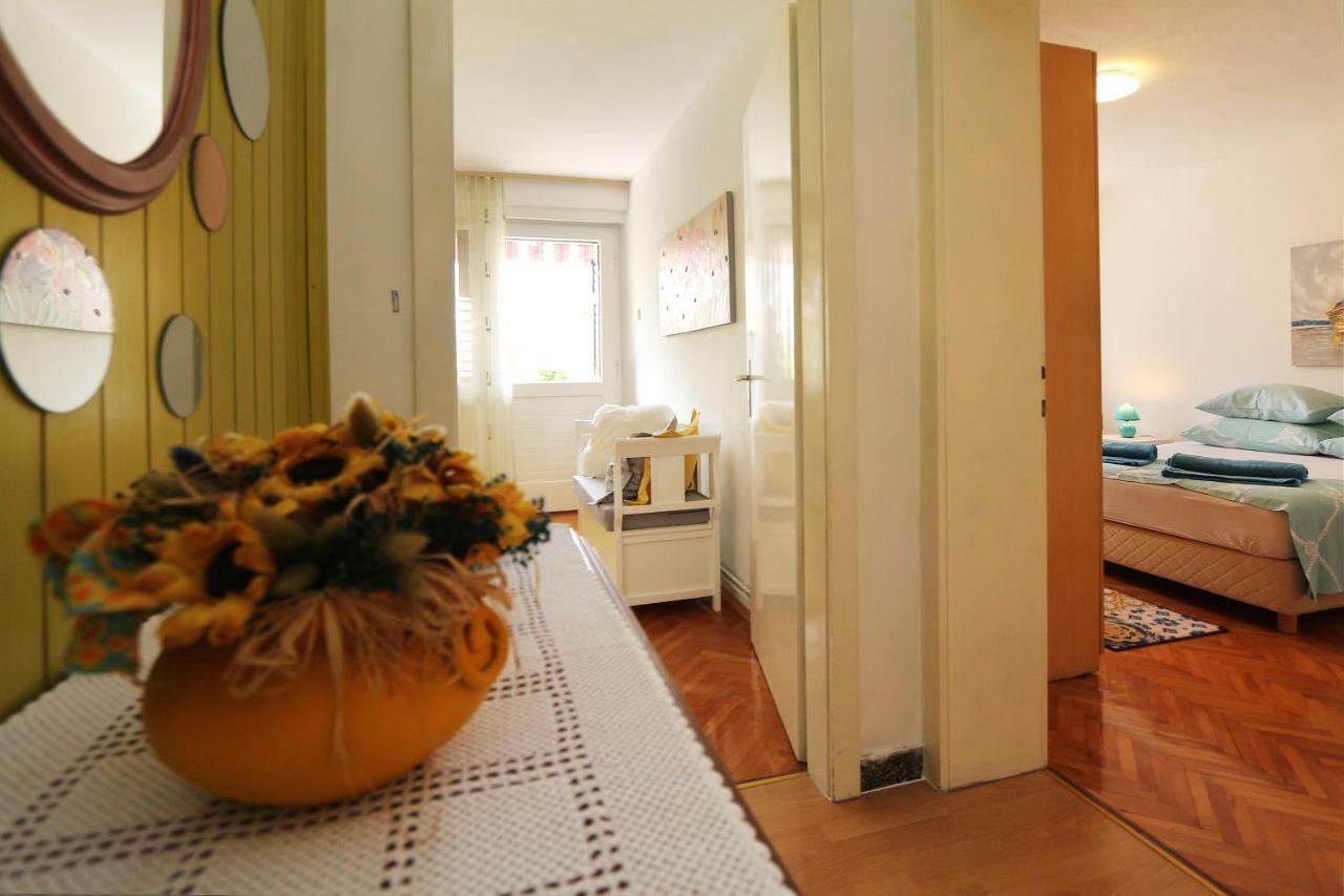 Apartments Nina Beach Макарска Екстериор снимка